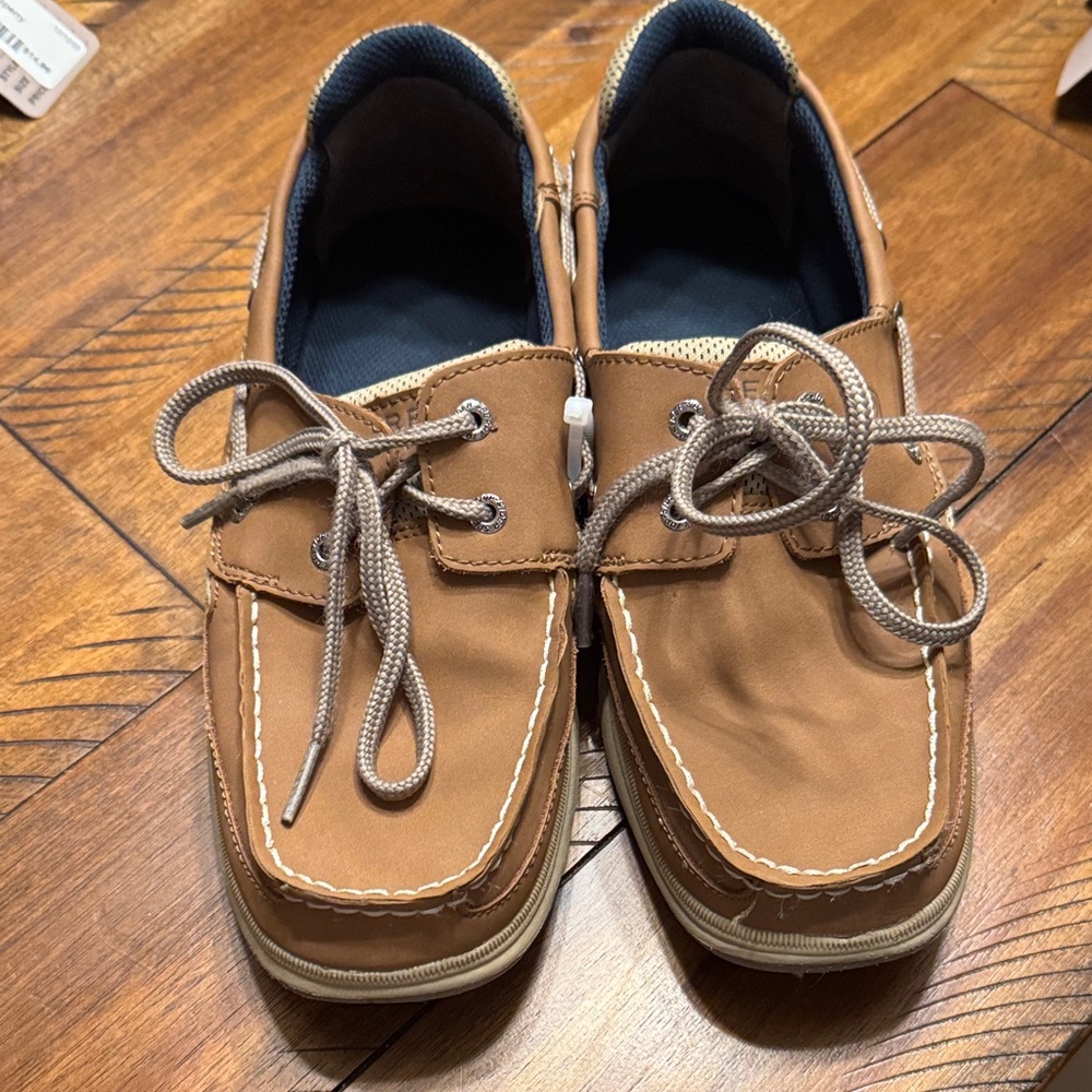 Sperry Tan Boat Shoes with Navy Lining